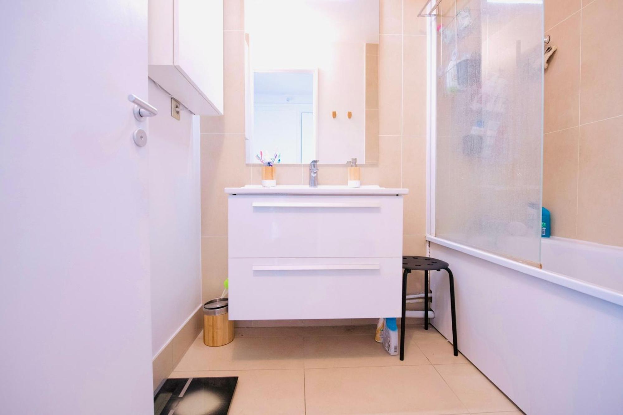 2 Private Bedrooms, Montparnasse Station Paris Exteriör bild
